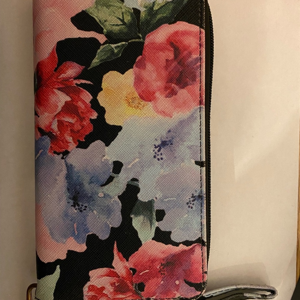 Floral wallet/wristlet